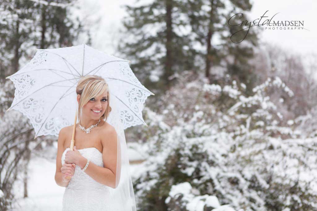 snowy wedding photos
